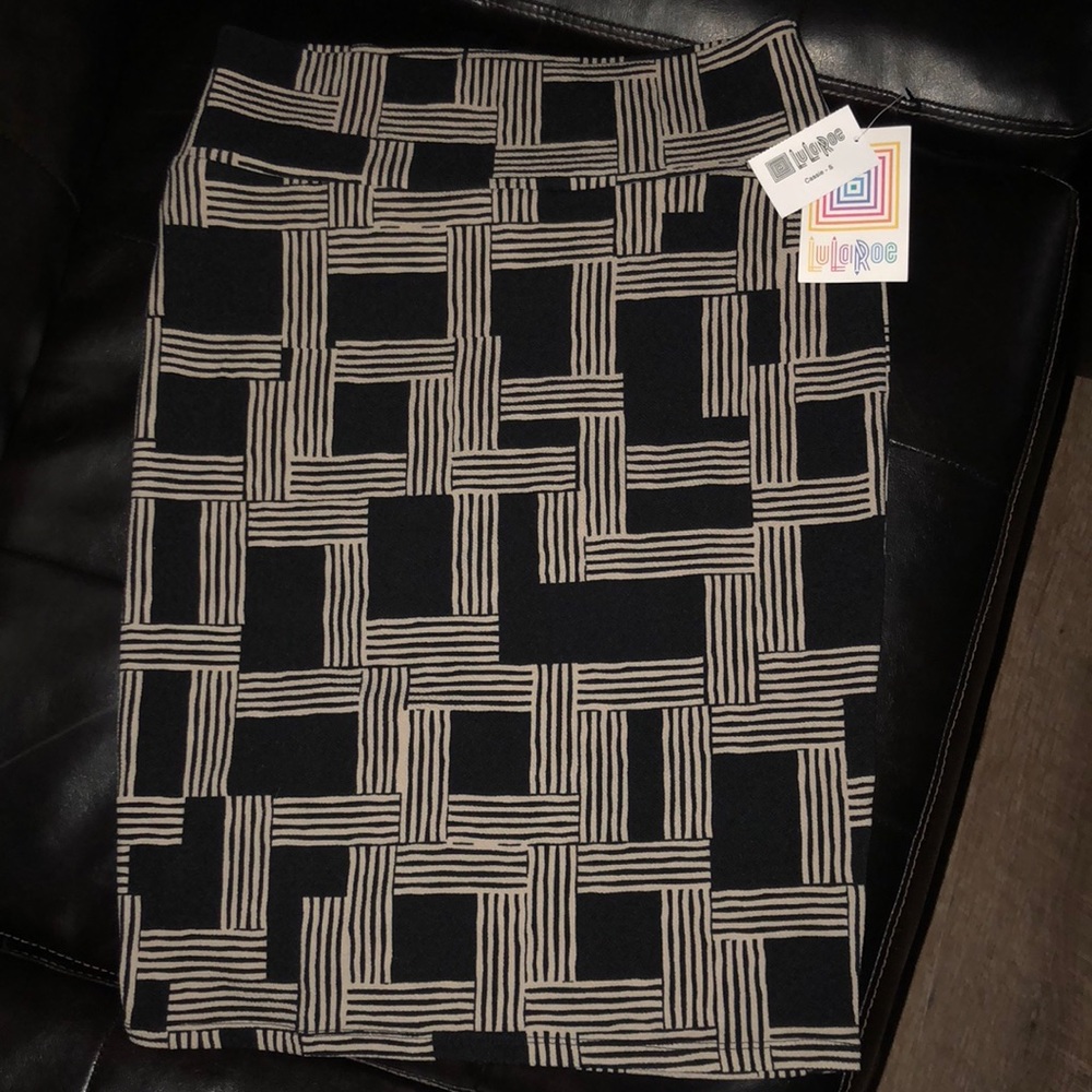NWT Lularoe Cassie Size Small